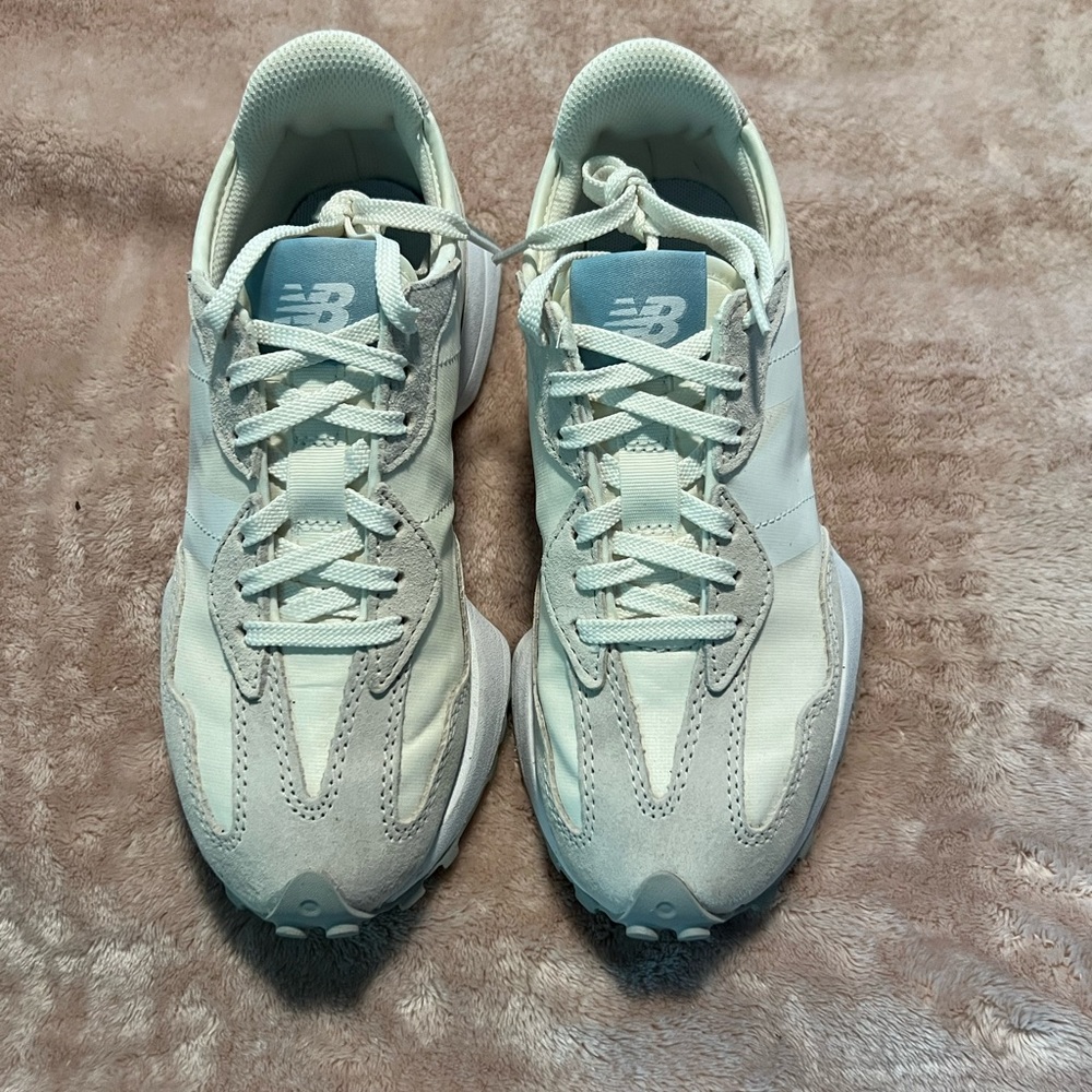 New Balance 327 Women’s sneakers